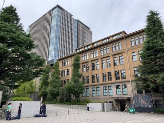 早稲田大学