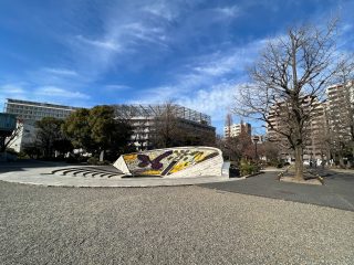 横網町公園 約220m